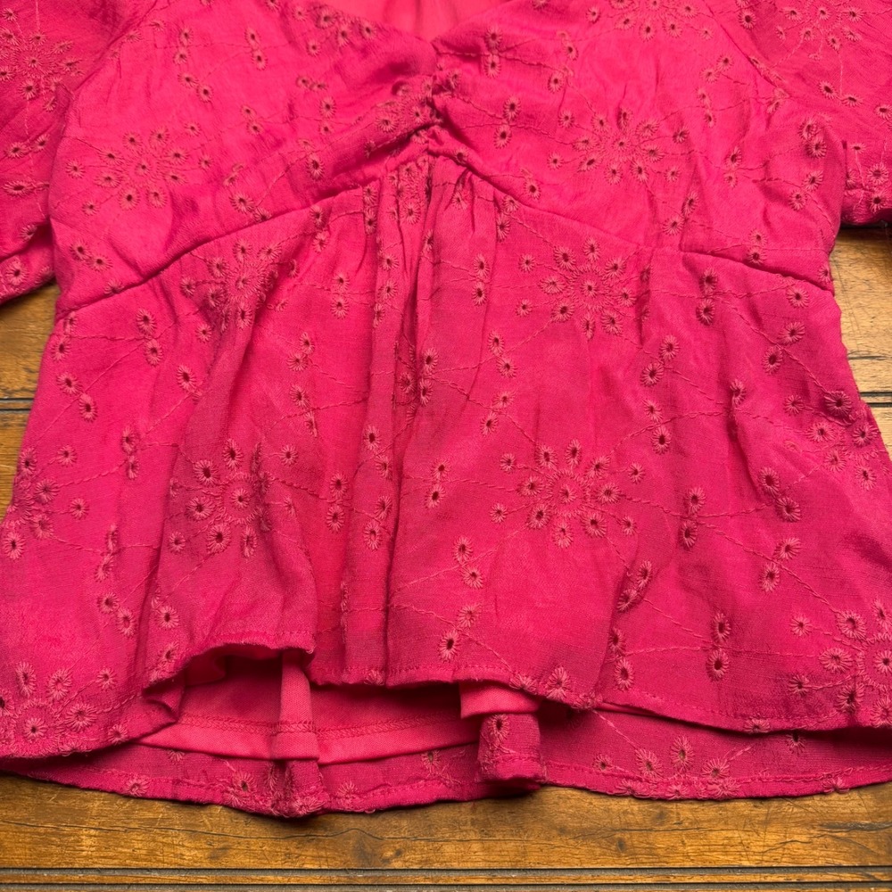SOFIA JEANS BY SOFIA VERGARA Pink Eyelet Peplum Top Women's Size L Puff Sleeve - Picture 2 of 5
